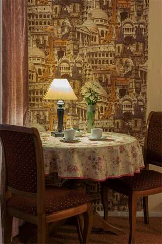 Гостиница Глобус Отель Пермь Двухместный номер «УЛУЧШЕННЫЙ» СЕМЕЙНЫЙ с балконом 704-3