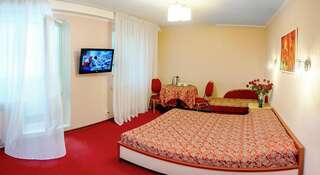 Гостиница Глобус Отель Пермь Улучшенный двухместный номер с 1 кроватью-3
